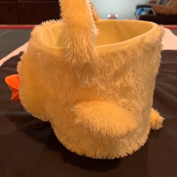Easter Basket. Furry Yellow Duck - Picture 2 of 10
